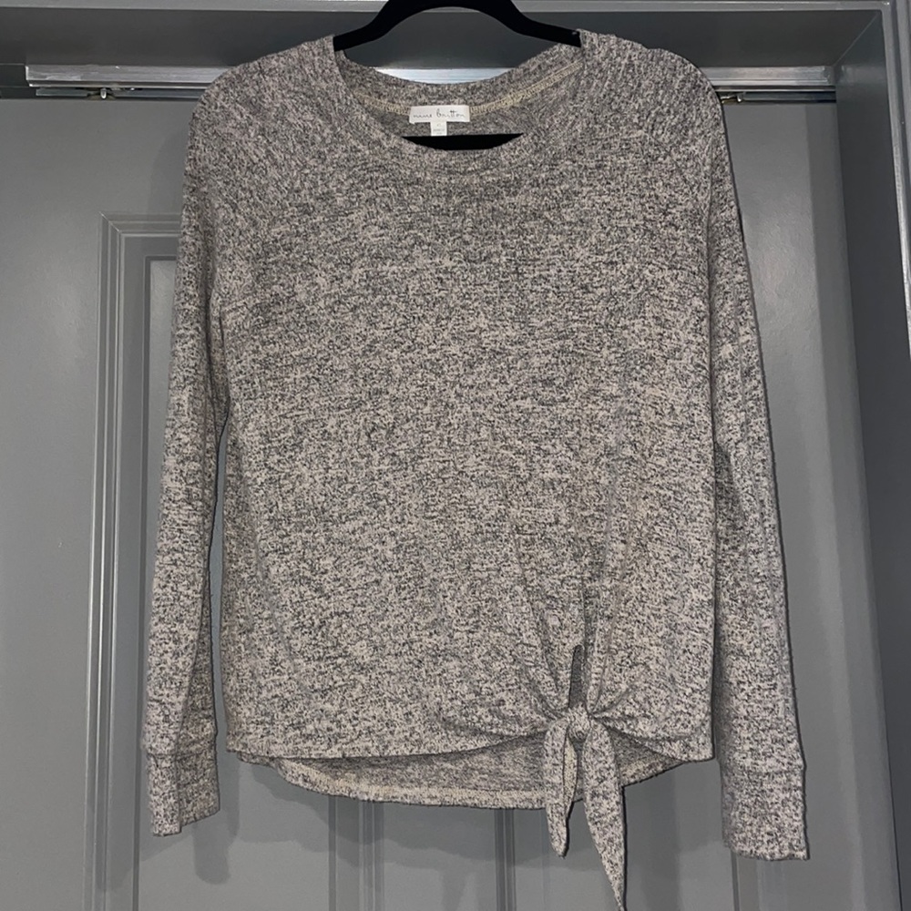Women’s size XS Nine Britton, long sleeve, knot detail at waist